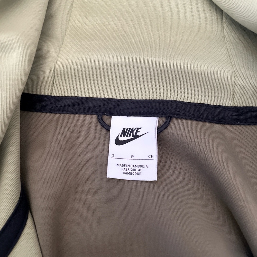 Nike Green and Olive Zip-Up Hoodie - Picture 3 of 4